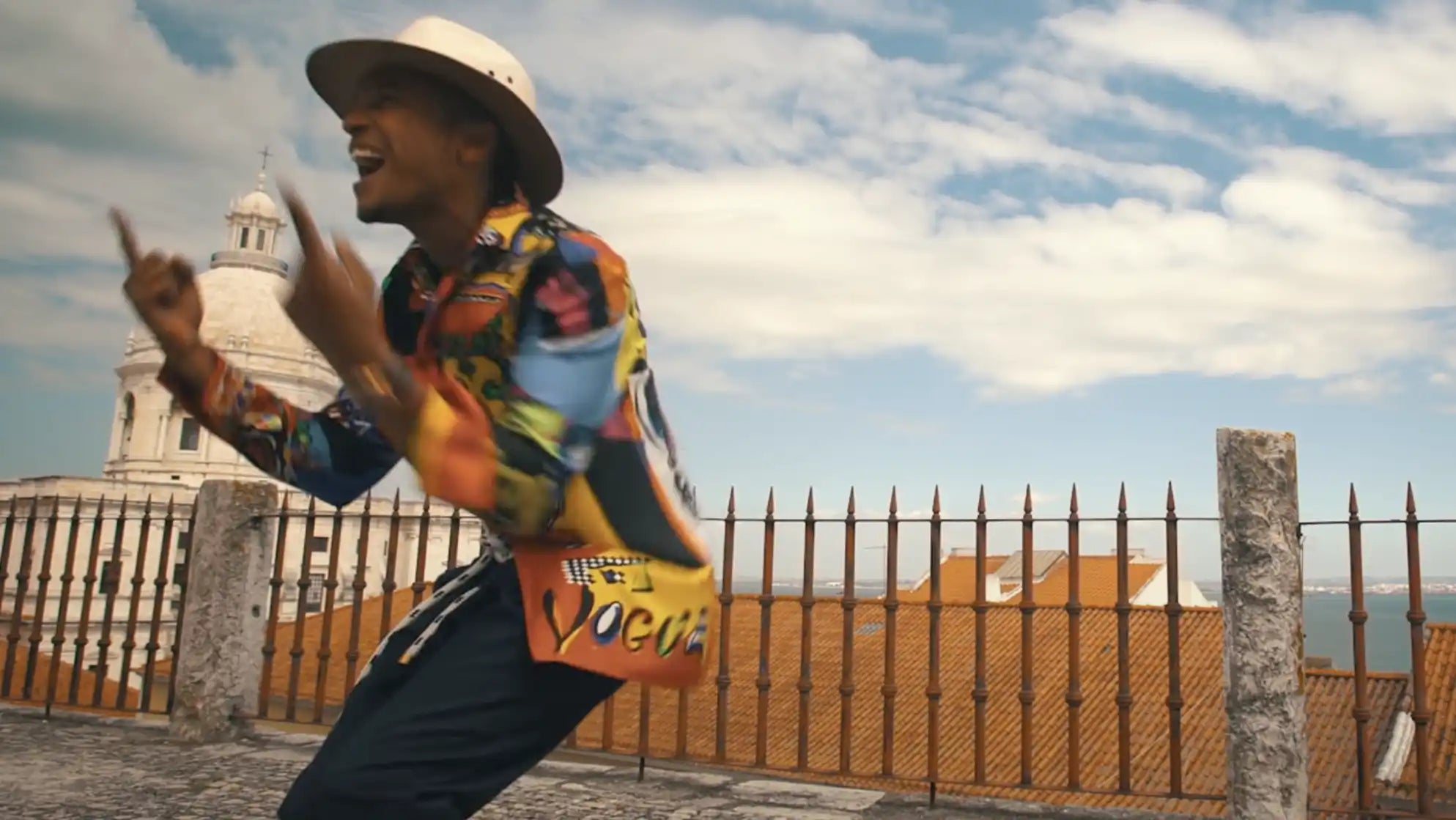 Charger la vidéo: Exemple de clip vidéo réalisé par Hedayat Music. "Ça n'arrive qu'une fois" de Pierson