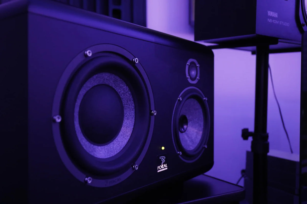 Enceinte de monitoring en studio, l'écoute de référence pour confier son mastering à un professionnel