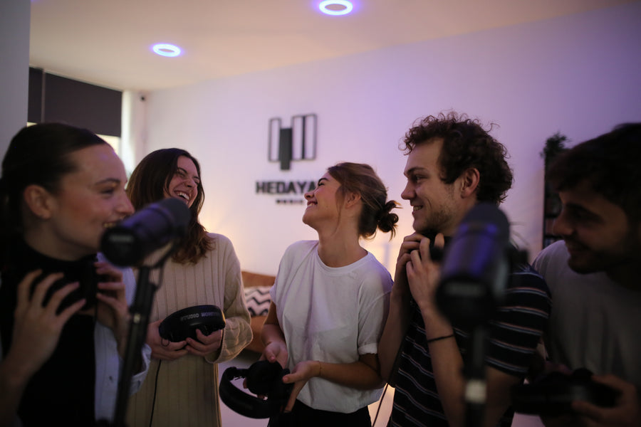 Groupe en séance d'enregistrement pour un EVJF au studio