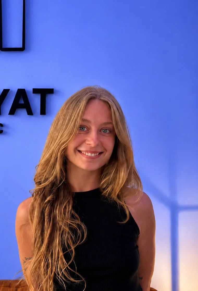 Alice Viault, chargée de relation artistes chez Hedayat Music