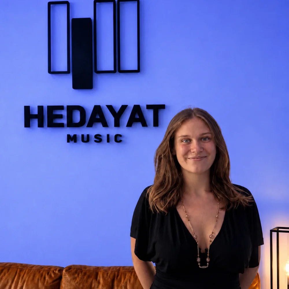 Lola, chargée de communication chez Hedayat Music